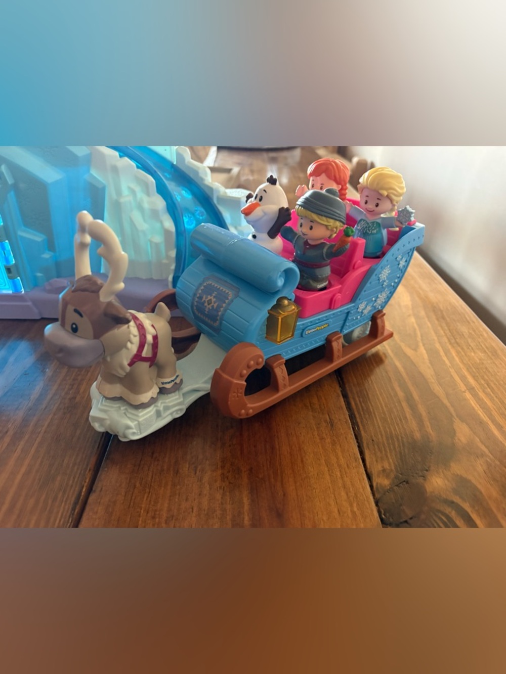 Fisher-Price Little People Frozen Castle and Sleigh - Picture 6 of 6